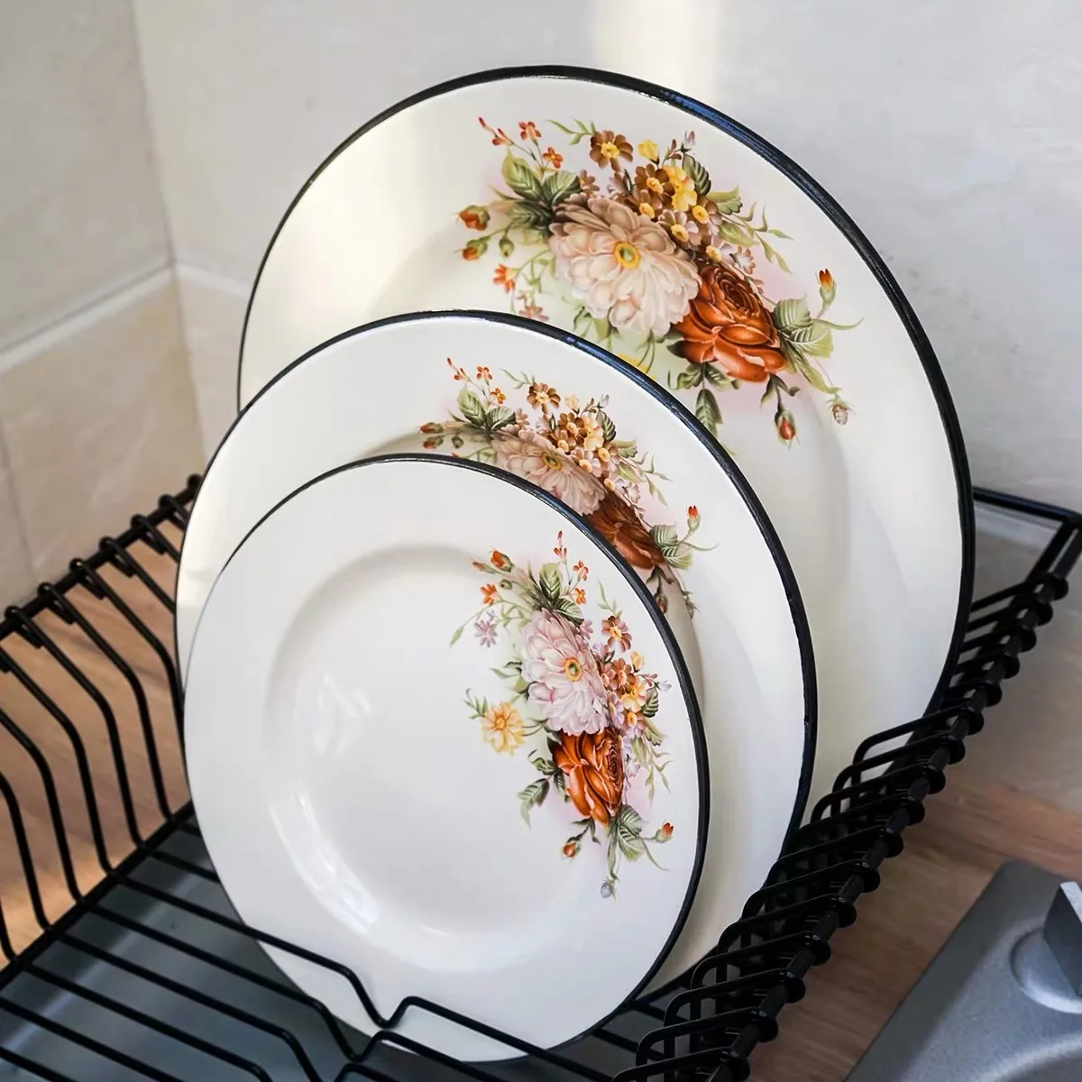Thickened Enamel Round Plate Fruit Sala Dessert Plates Dinner Dish With Classic Pattern 0f Rose Retro Kitchenware Food Container
Thickened Enamel Round Plate Fruit Sala Dessert Plates Dinner Dish With Classic Pattern 0f Rose Retro Kitchenware Food Container
