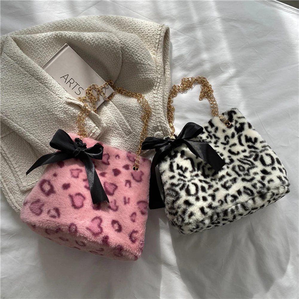 Flower Pattern Messenger Bag Women Fashion Shoulder Bags Plush Bucket Handbags Small Crossbody Soft Carrying Bags
Flower Pattern Messenger Bag Women Fashion Shoulder Bags Plush Bucket Handbags Small Crossbody Soft Carrying Bags