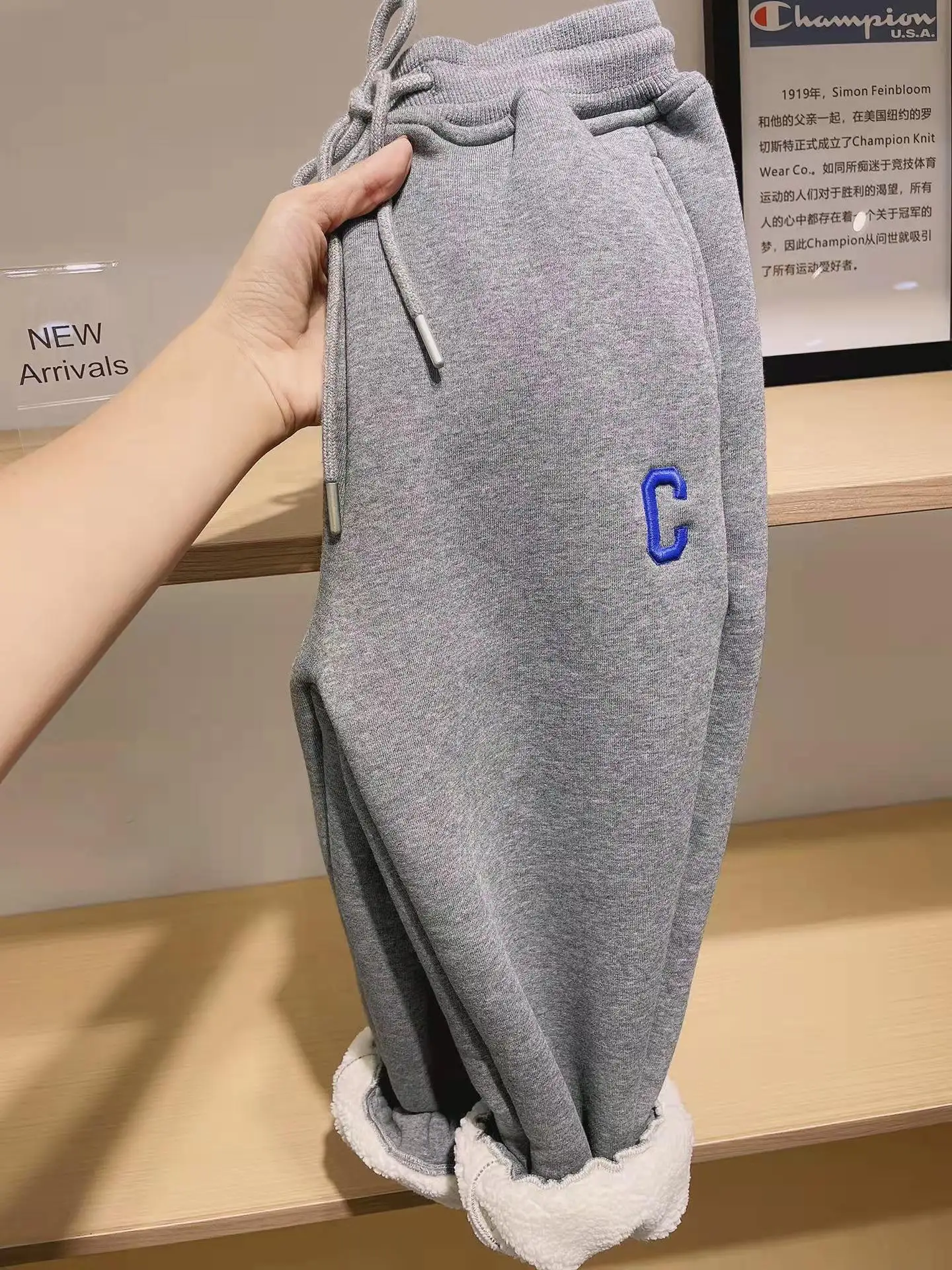 Зима 2022 Новинка мужские и женские детские повседневные Бархатные брюки все в одном, бархатные брюки из ягненка для детей старшего возраста ...
Зима 2022 Новинка мужские и женские детские повседневные Бархатные брюки все в одном, бархатные брюки из ягненка для детей старшего возраста ...