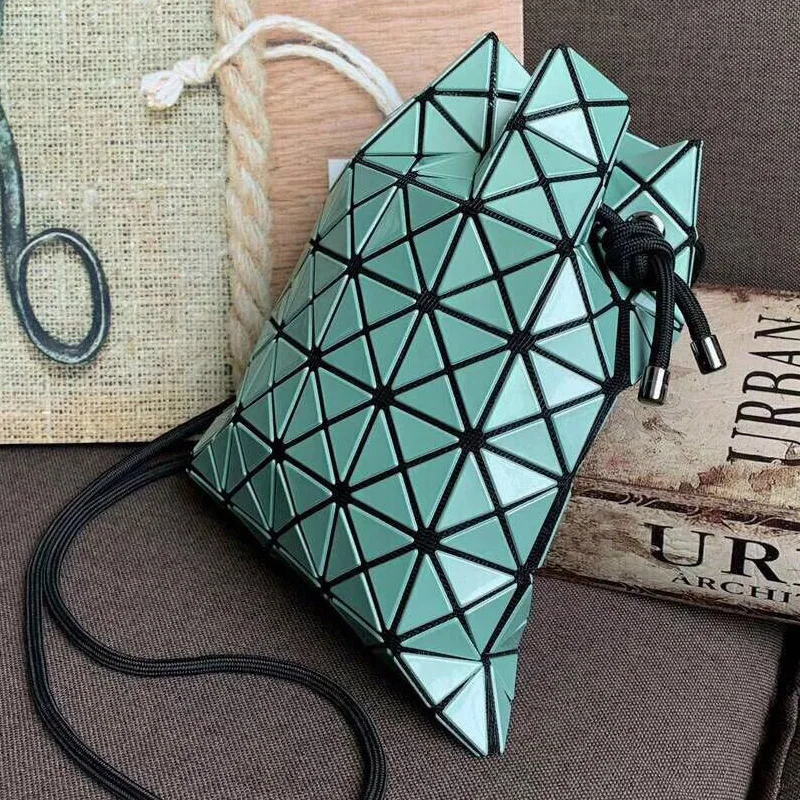 2021 New Luxury Version Drawstring Women's Handbags 6*6 Grid Japan Style Female Bag Original High Quanlity Foldable Handbag
2021 New Luxury Version Drawstring Women's Handbags 6*6 Grid Japan Style Female Bag Original High Quanlity Foldable Handbag