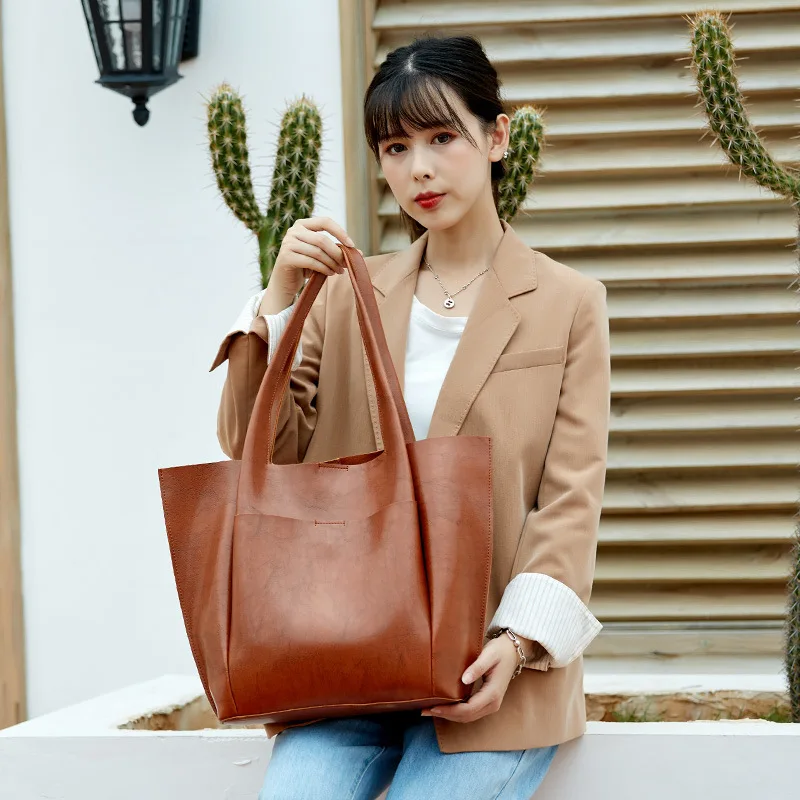 2021 autumn/winter new women's bag retro wax leather shoulder bag portable tote bag fashion large capacity shopping bag
2021 autumn/winter new women's bag retro wax leather shoulder bag portable tote bag fashion large capacity shopping bag