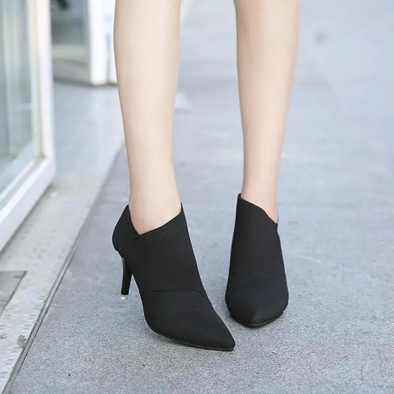 2018 new women's pointed women's boots autumn and winter high-heeled ankle boots short tube Martin boots set foot single boots
2018 new women's pointed women's boots autumn and winter high-heeled ankle boots short tube Martin boots set foot single boots