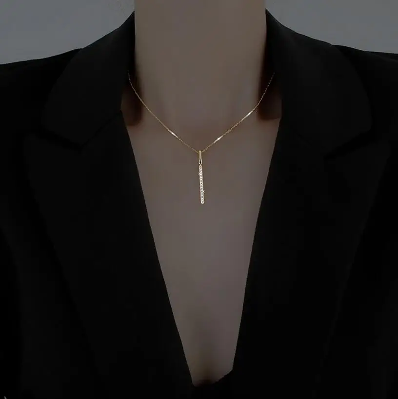 Fashion New Jewelry 925 Sterling Silver AAA Zircon Strip Shape Pendant Necklace One Word Diamond Necklace for Women Wedding Gift
Fashion New Jewelry 925 Sterling Silver AAA Zircon Strip Shape Pendant Necklace One Word Diamond Necklace for Women Wedding Gift