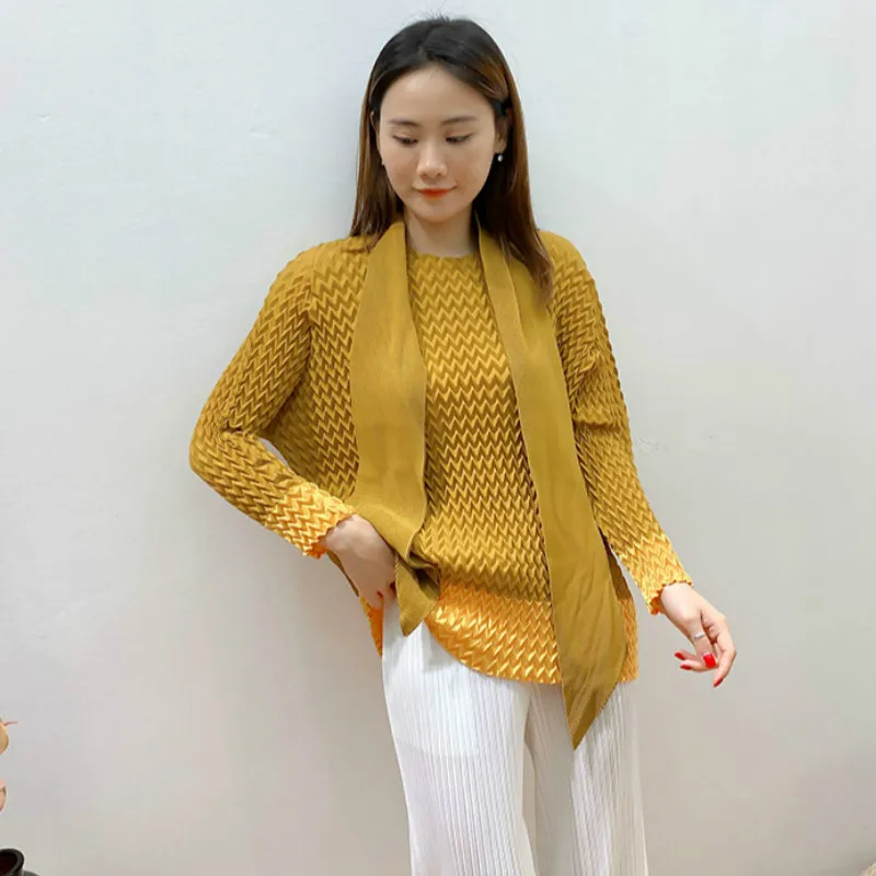 Woman TShirts Plus Size Autumn 2020 New Simple Patchwork Round Neck Long Sleeved Loose Casual Elastic Miyake Pleated Clothes
Woman TShirts Plus Size Autumn 2020 New Simple Patchwork Round Neck Long Sleeved Loose Casual Elastic Miyake Pleated Clothes