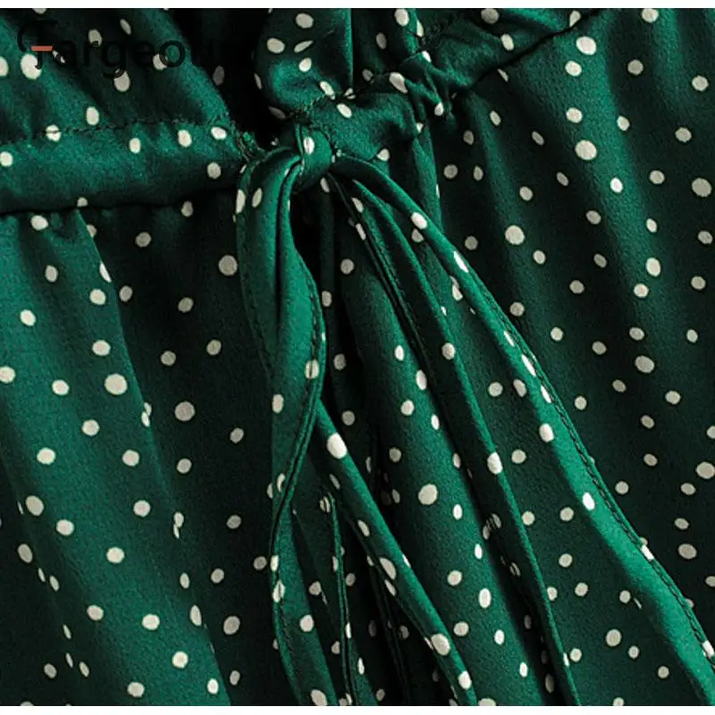 Женское винтажное платье в горошек зеленое короткое на бретельках с открытой