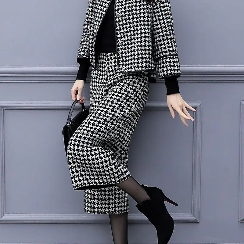 New Women'S Spring Outfit Two Pcs Clothing Set Tweed Cloth Coat Wide-Legged Pants Suit Vogue Jacket Loose Trousers Lady Leisure
New Women'S Spring Outfit Two Pcs Clothing Set Tweed Cloth Coat Wide-Legged Pants Suit Vogue Jacket Loose Trousers Lady Leisure