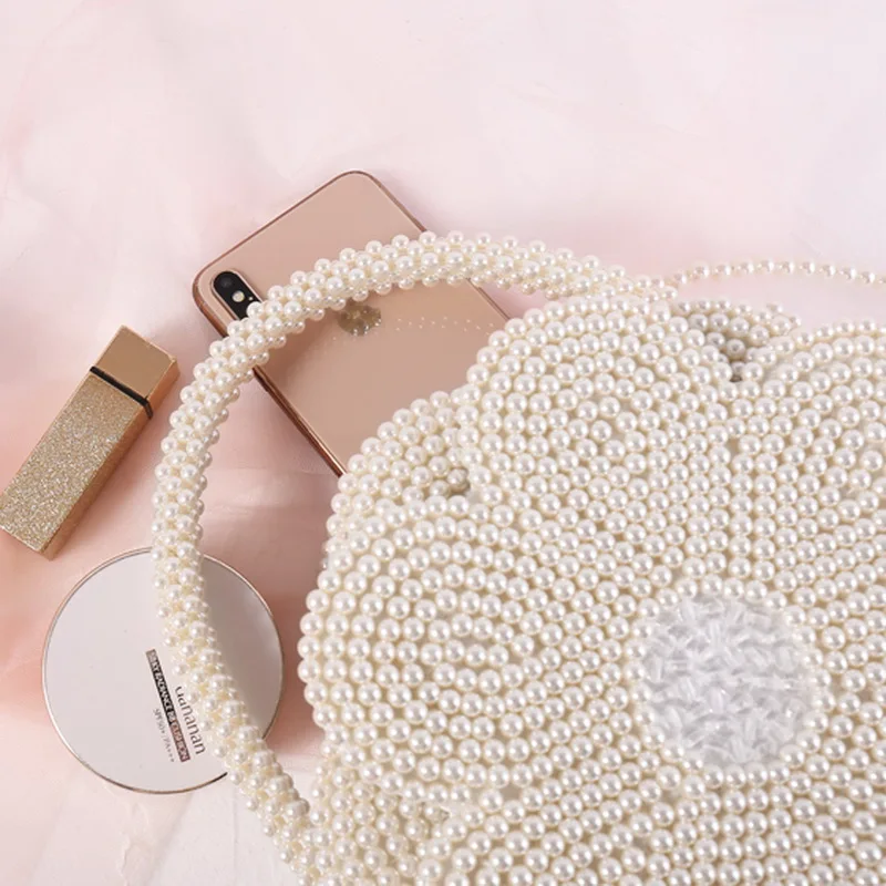 Handmade Tide Embroidered Pearl Portable Round Three-dimensional Flower Women Bag Bag String Pearl Crossbody Chain
Handmade Tide Embroidered Pearl Portable Round Three-dimensional Flower Women Bag Bag String Pearl Crossbody Chain
