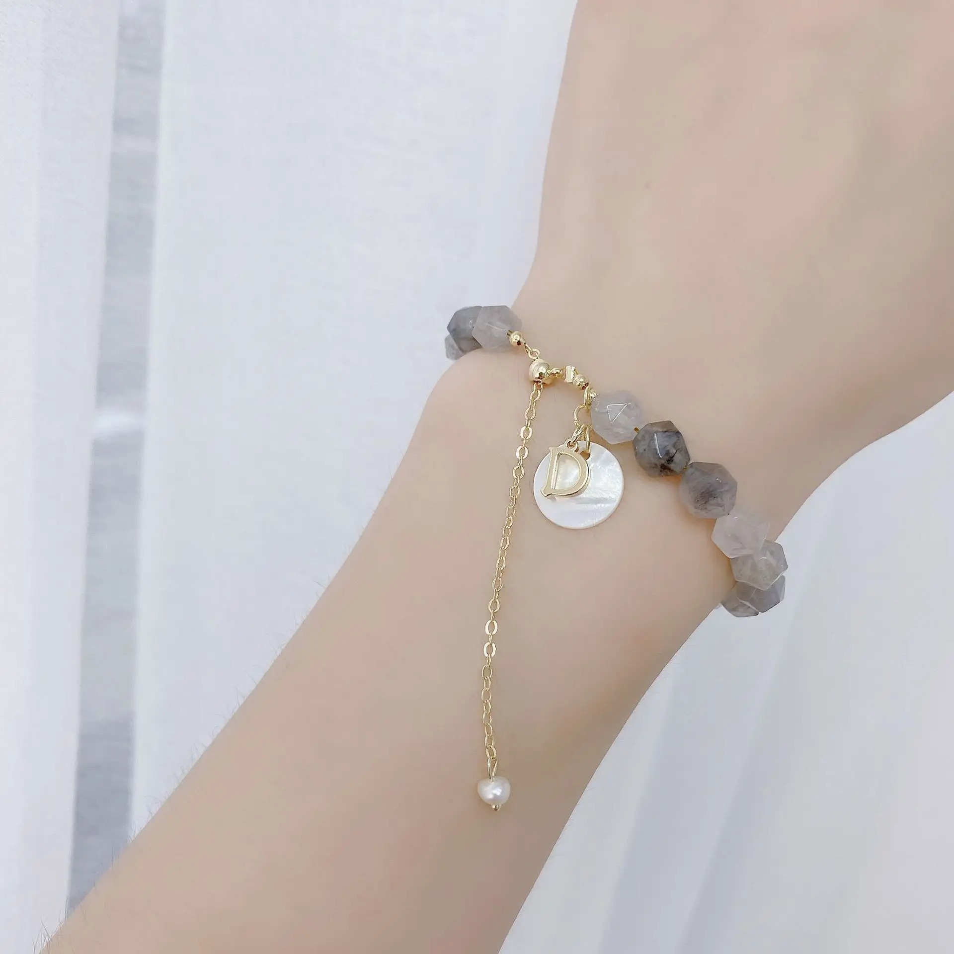 High Quality 14k Real Gold Natural Faceted Cloud Crystal Gray Crystal Feeling Letter D Shell Freshwater Pearl for Women
High Quality 14k Real Gold Natural Faceted Cloud Crystal Gray Crystal Feeling Letter D Shell Freshwater Pearl for Women