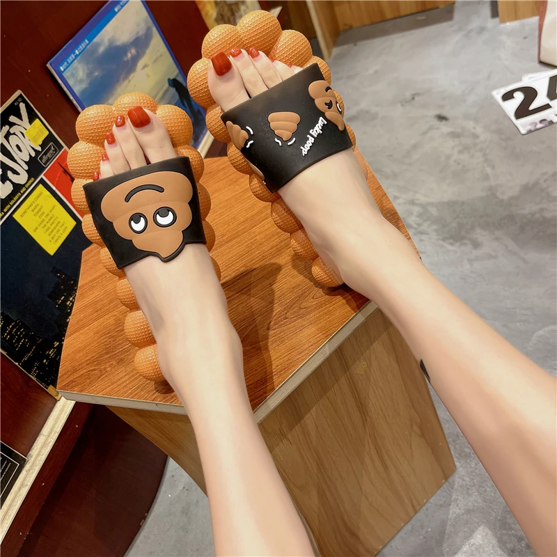 New summer slippers, personalized bubble sandals and fashion sandals, home massage slippers for men and women platform sandals
New summer slippers, personalized bubble sandals and fashion sandals, home massage slippers for men and women platform sandals