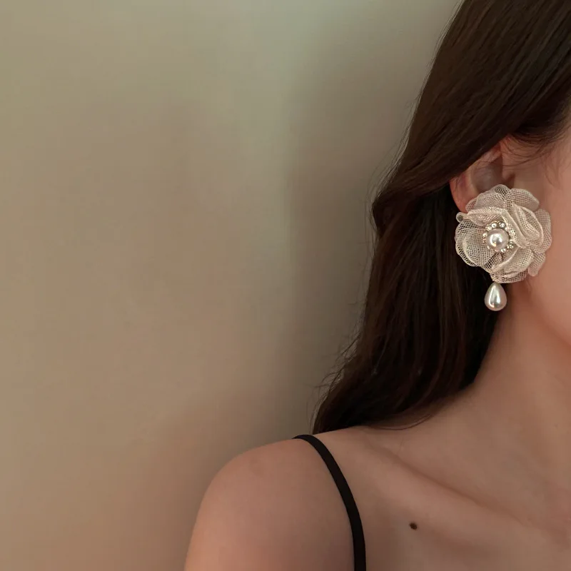 JP50 S925 silver needle European and American exaggerated design flower earrings diamond pearl fashion earrings ins style
JP50 S925 silver needle European and American exaggerated design flower earrings diamond pearl fashion earrings ins style