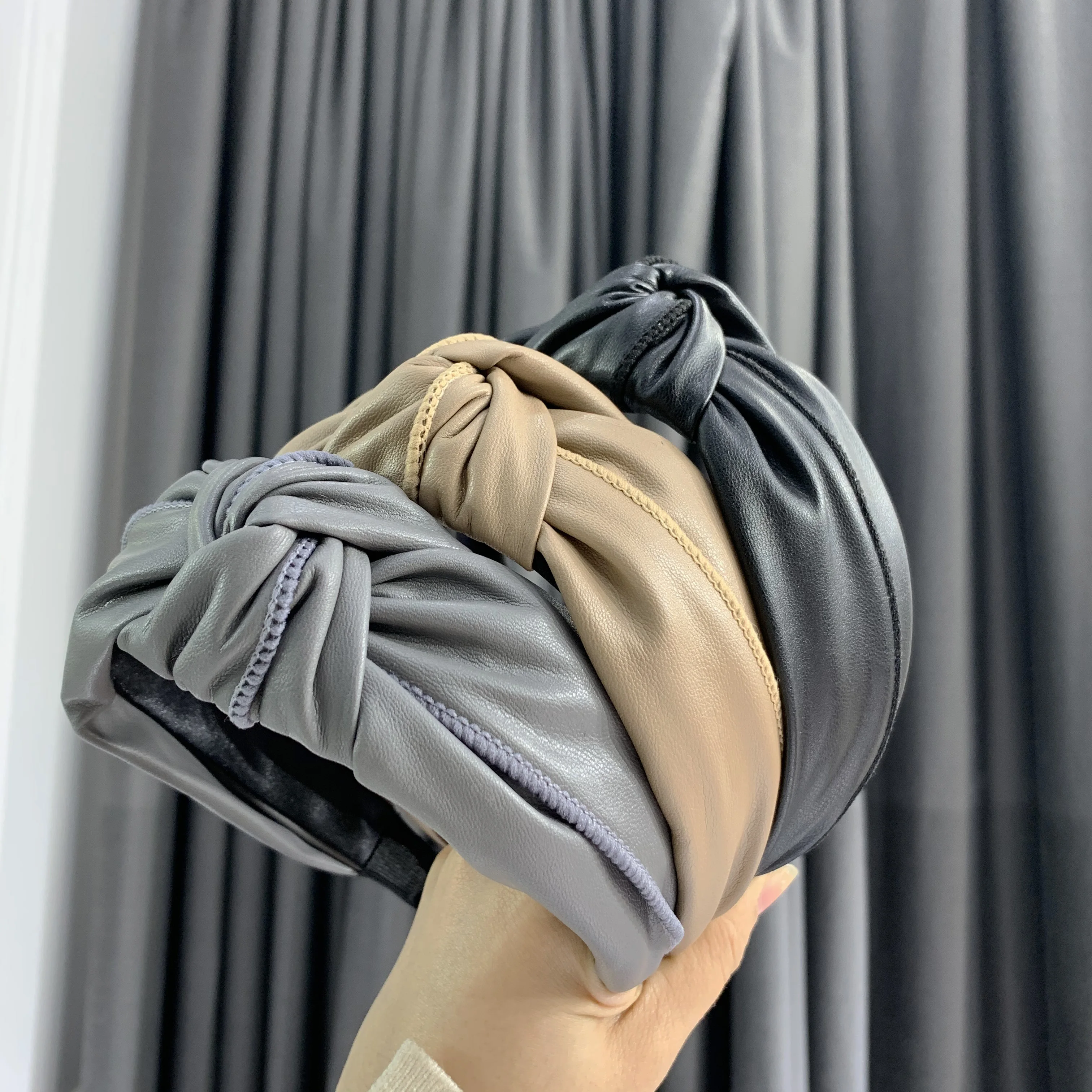 CHENYAN New Women Headband Lady Knotted Hairband Fashion pu Headwear XLFG1937
CHENYAN New Women Headband Lady Knotted Hairband Fashion pu Headwear XLFG1937