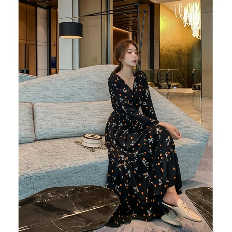 New 2020 Vintage Flared Sleeves black Chiffon Dress Women's Spring Autumn Clothing Plus size V-neck Dress Female
New 2020 Vintage Flared Sleeves black Chiffon Dress Women's Spring Autumn Clothing Plus size V-neck Dress Female