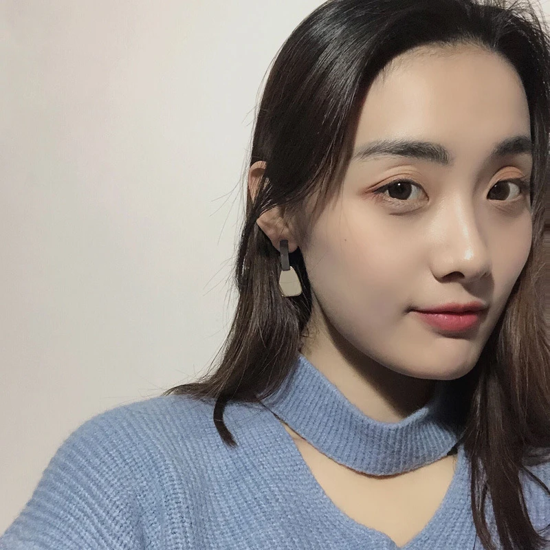 Fashion ideas into color earrings personality temperament of irregular geometry stud earrings jewelry accessories 
Fashion ideas into color earrings personality temperament of irregular geometry stud earrings jewelry accessories