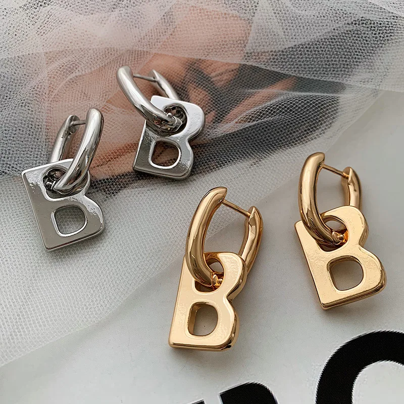 European and American ins retro letter B earrings cold wind earrings simple temperament earrings personalized earrings
European and American ins retro letter B earrings cold wind earrings simple temperament earrings personalized earrings