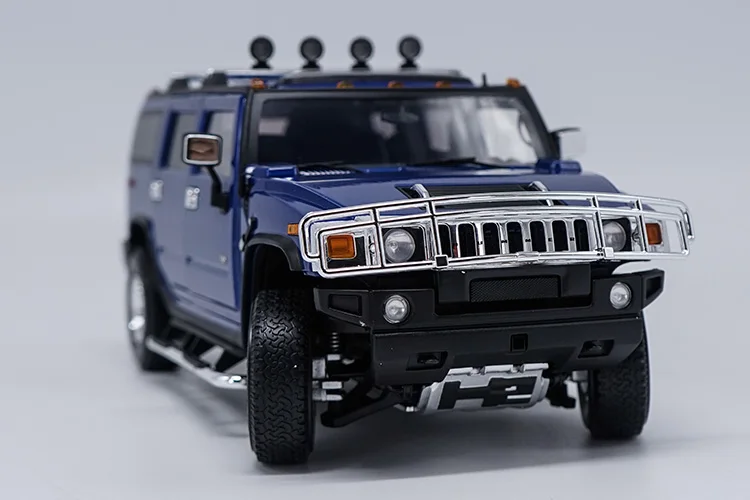 Original factory authentic 1:18 blue metal H2 SUV Hummer Highway 61 diecast car model for collection 
Original factory authentic 1:18 blue metal H2 SUV Hummer Highway 61 diecast car model for collection