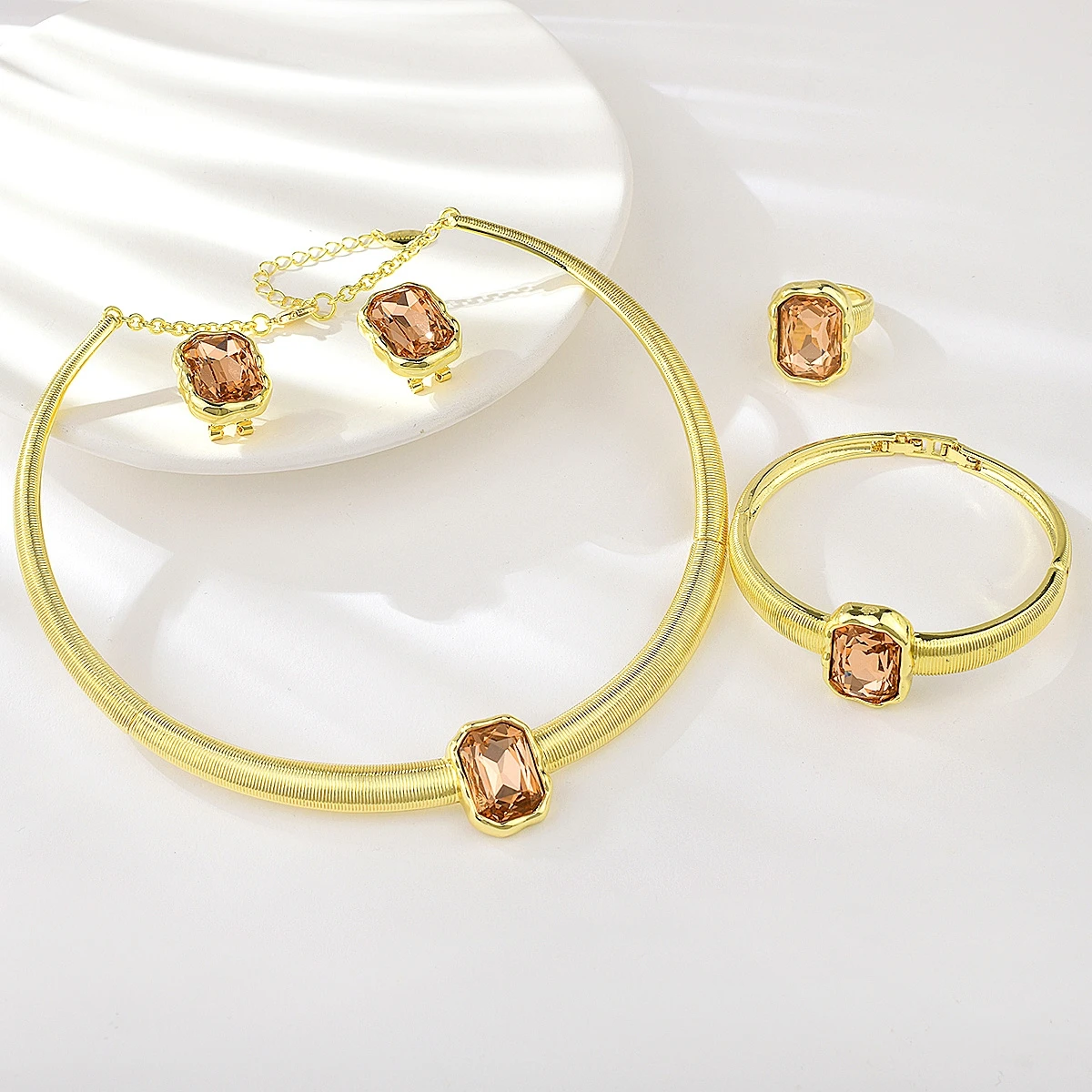 Viennois Luxury Bridal Jewelry Sets Wedding Dubai Gold Rhinestone Necklace Earrings Rings Bangle Indian Jewelry Set for Women
Viennois Luxury Bridal Jewelry Sets Wedding Dubai Gold Rhinestone Necklace Earrings Rings Bangle Indian Jewelry Set for Women