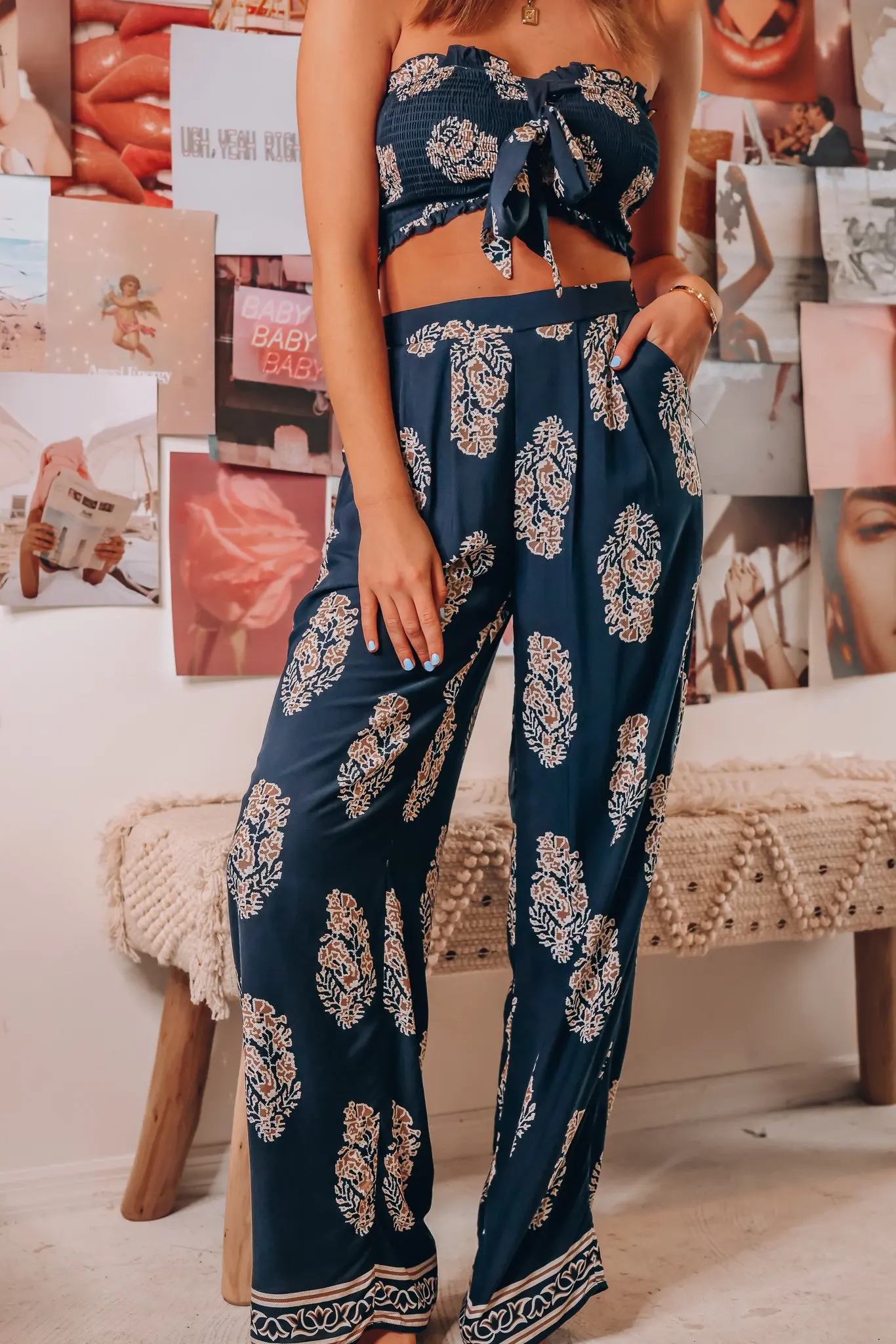 Women's Floral Print Two Pieces Suit Set Female Strapless Bowknot Crop Tube Tops+ Loose Long Pants Summer Suits Beachwear
Women's Floral Print Two Pieces Suit Set Female Strapless Bowknot Crop Tube Tops+ Loose Long Pants Summer Suits Beachwear