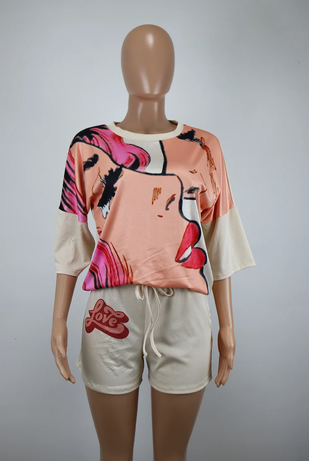 Character Print Two-Piece Large Size Women's Round Neck Short-Sleeved Top And Shorts With Fashion Trend Casual Shorts Set 2021
Character Print Two-Piece Large Size Women's Round Neck Short-Sleeved Top And Shorts With Fashion Trend Casual Shorts Set 2021