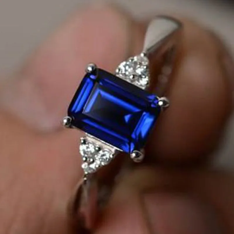 Luxury Sliver Color Crystal Rhinestone Rings for Women AAA CZ Square Zircon Wedding Engagement Party Jewelry Hand Accessories
Luxury Sliver Color Crystal Rhinestone Rings for Women AAA CZ Square Zircon Wedding Engagement Party Jewelry Hand Accessories