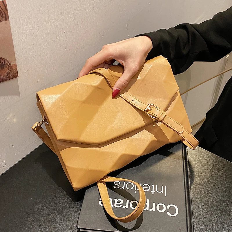 Geometry Envelope Design PU Leather Crossbody Shoulder Bags for Women 2021 Summer Luxury Female Solid Color Handbag
Geometry Envelope Design PU Leather Crossbody Shoulder Bags for Women 2021 Summer Luxury Female Solid Color Handbag