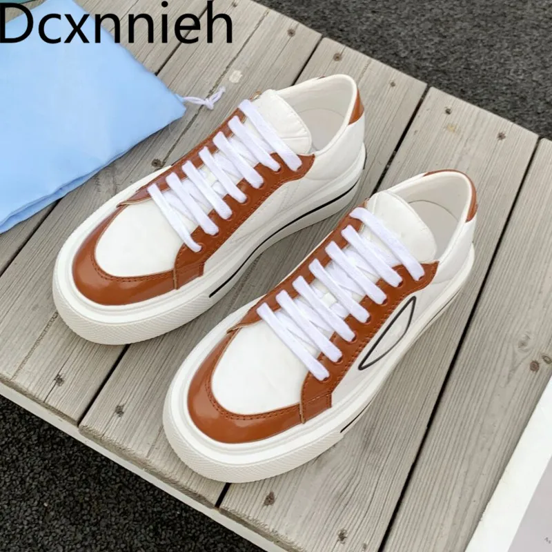 Женские кроссовки на толстой подошве, Повседневные Удобные кроссовки с круглым носком, на шнуровке, на плоской платформе, брендовые 2021
Женские кроссовки на толстой подошве, Повседневные Удобные кроссовки с круглым носком, на шнуровке, на плоской платформе, брендовые 2021