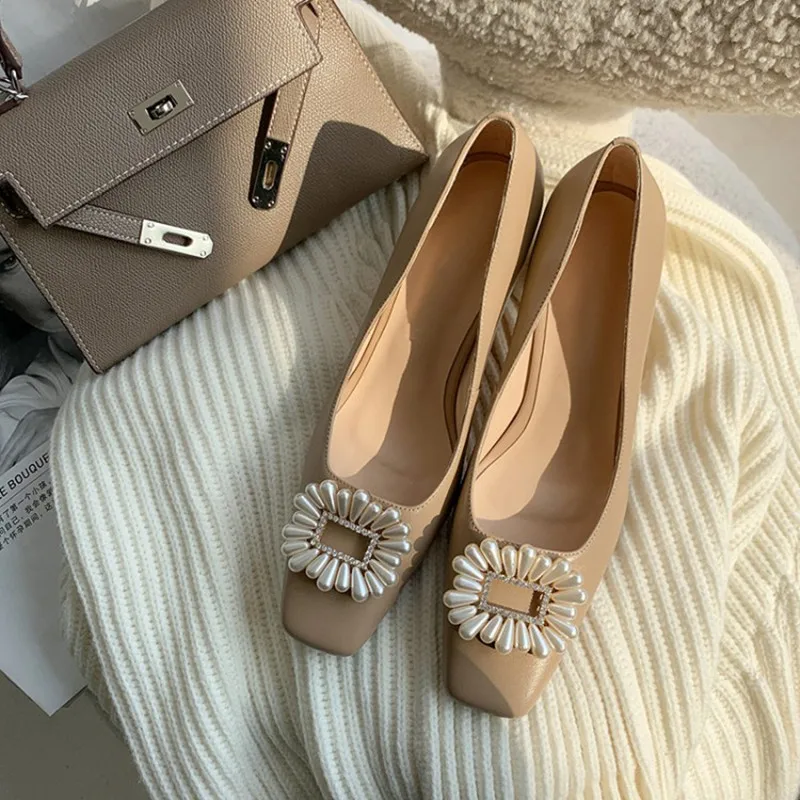 Туфли стразы женские с жемчугом, натуральная кожа, квадратный носок, высокий каблук, элегантные свадебные туфли, бежевые, телесные
Туфли стразы женские с жемчугом, натуральная кожа, квадратный носок, высокий каблук, элегантные свадебные туфли, бежевые, телесные