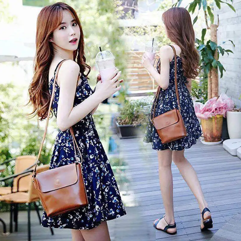 2021 new Chiffon suspender V-neck skirt summer floral high waist dress temperament sleeveless base skirt
2021 new Chiffon suspender V-neck skirt summer floral high waist dress temperament sleeveless base skirt