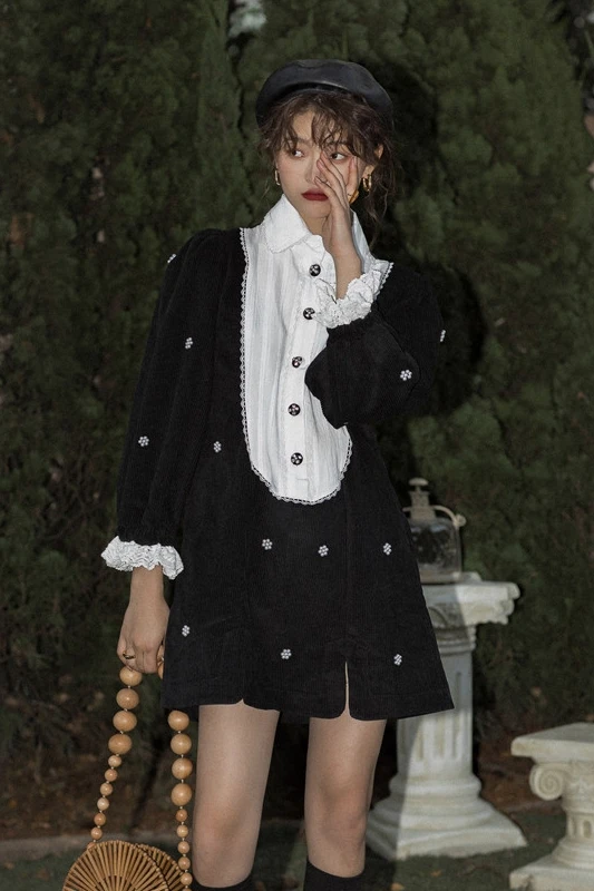 Retro Christmas Dress 2021 Spring New Lapel Court Style Black Stitching Lantern Sleeved Beading Corduroy Dresses Women 
Retro Christmas Dress 2021 Spring New Lapel Court Style Black Stitching Lantern Sleeved Beading Corduroy Dresses Women