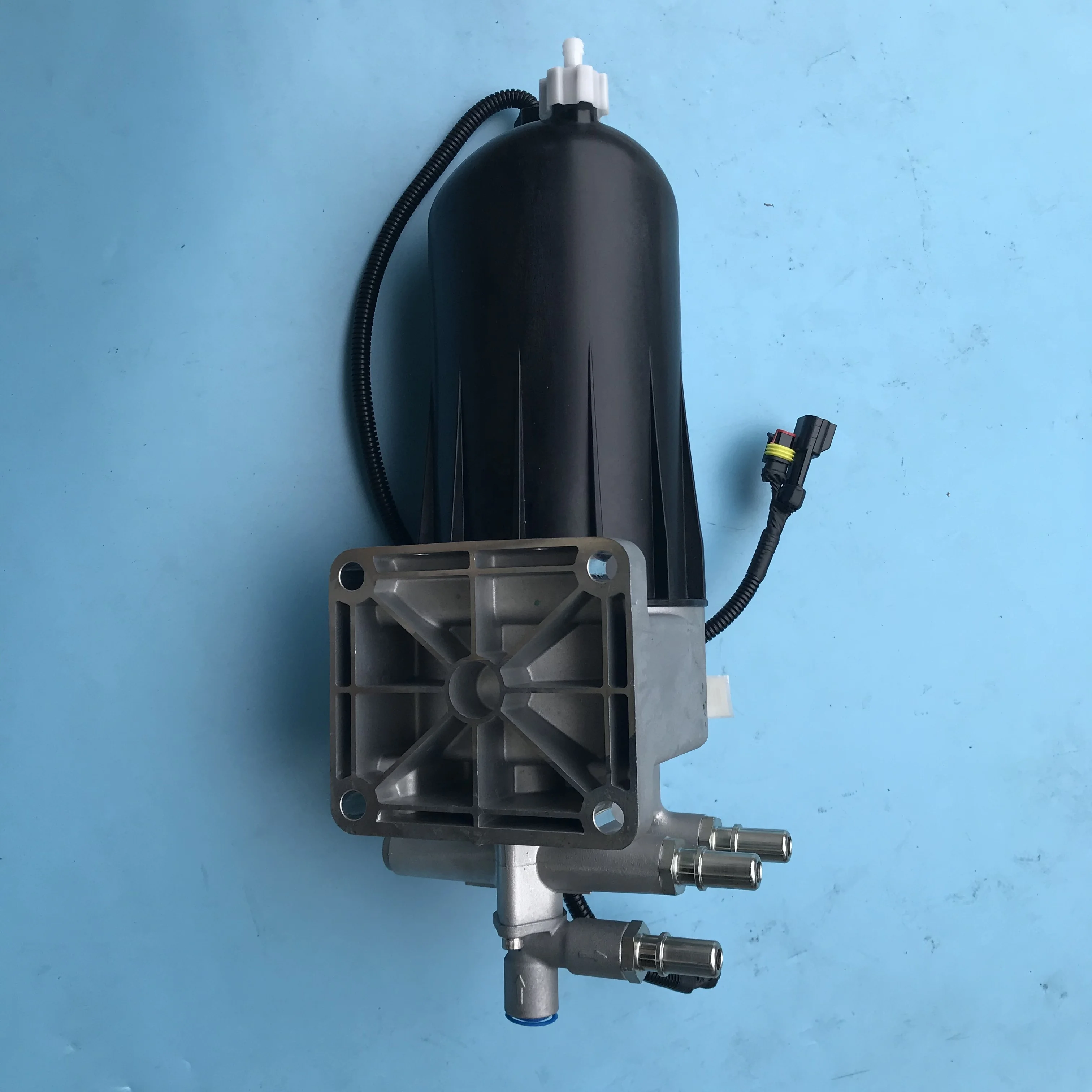 parts for trucks Auman 440 diesel coarse filter assembly with electronic pump H4110211201A0 
parts for trucks Auman 440 diesel coarse filter assembly with electronic pump H4110211201A0