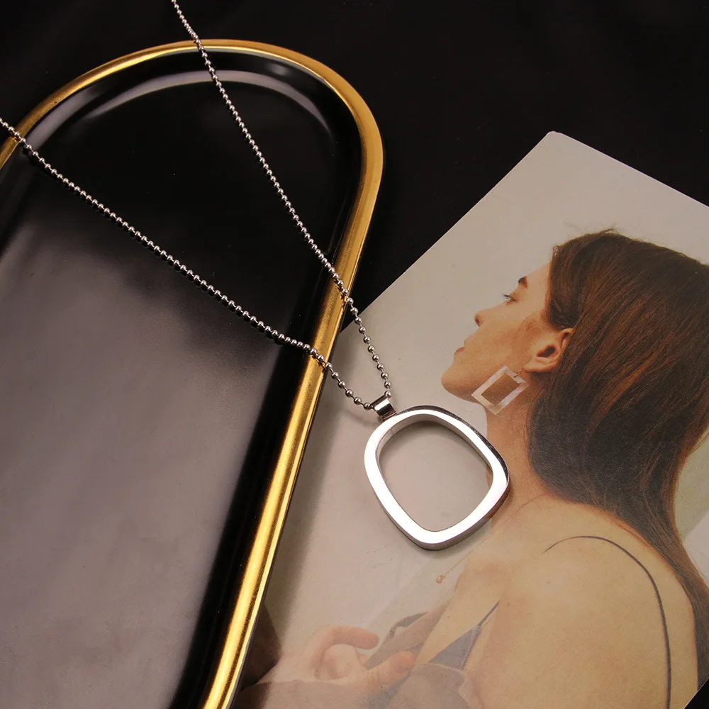 Fashion sweater chain new decoration necklace simple and versatile clavicle chain accessories hot sale
Fashion sweater chain new decoration necklace simple and versatile clavicle chain accessories hot sale