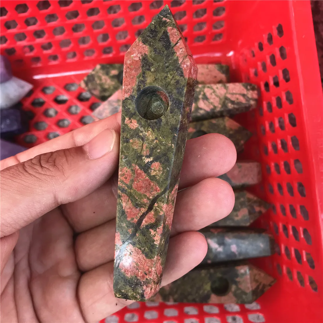 1pcs Natural Quartz Unakite Gem Stones Smoking Pipe Crystal Point Wand Healing Reiki Gemstone Mineral With Wholesale Price
1pcs Natural Quartz Unakite Gem Stones Smoking Pipe Crystal Point Wand Healing Reiki Gemstone Mineral With Wholesale Price