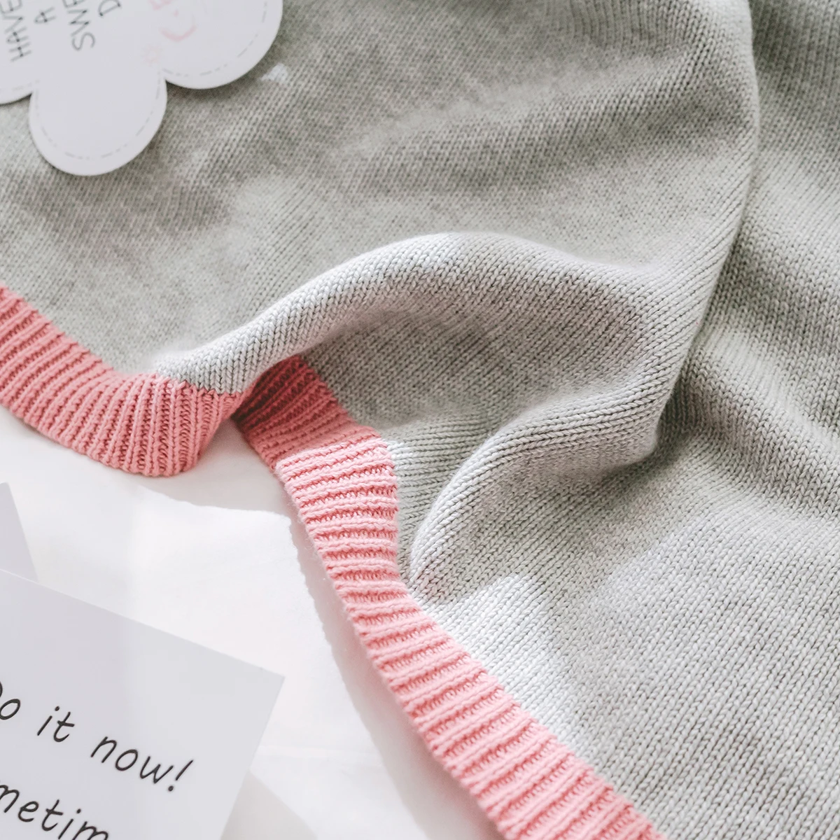 REGINA Cute Pompoms Knitted Throw Blanket Pink Edge Design Cotton Grey Elegant Texture Lovely Outdoor Wearable Photo Blankets 
REGINA Cute Pompoms Knitted Throw Blanket Pink Edge Design Cotton Grey Elegant Texture Lovely Outdoor Wearable Photo Blankets