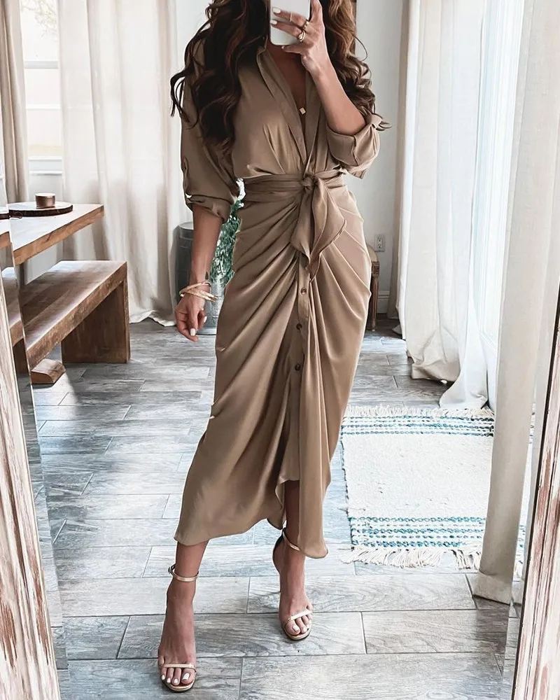 New Autumn and Winter Women's Long-sleeved V-neck Button Printed Wrap Dress with Split Sexy Lace-up Dress
New Autumn and Winter Women's Long-sleeved V-neck Button Printed Wrap Dress with Split Sexy Lace-up Dress