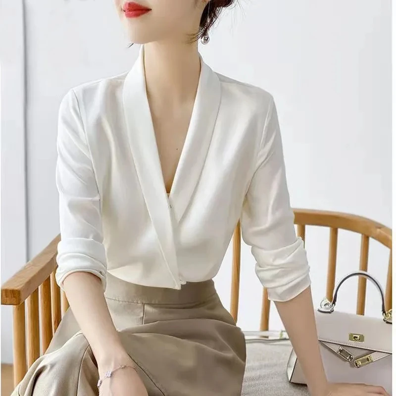 Design sense silk shirt female summer V-neck long-sleeved white silk blouse 2021 autumn new plus size Solid Casual
Design sense silk shirt female summer V-neck long-sleeved white silk blouse 2021 autumn new plus size Solid Casual