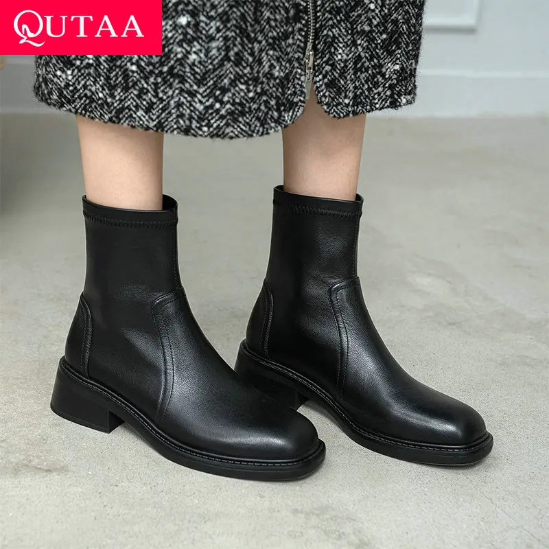 QUTAA 2022 Round Toe Slip on Concise Ankle Boots Square Med Heel Quality Stretch Leather Autumn Winter Women Shoes Size 34-40
QUTAA 2022 Round Toe Slip on Concise Ankle Boots Square Med Heel Quality Stretch Leather Autumn Winter Women Shoes Size 34-40