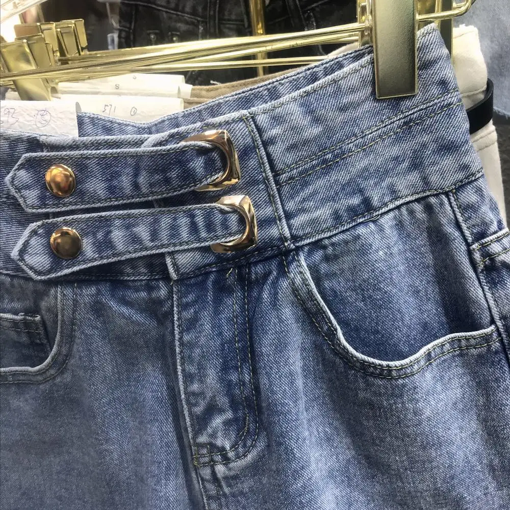 Fashionable new spring and summer loose a word wide leg high waist denim shorts
Fashionable new spring and summer loose a word wide leg high waist denim shorts