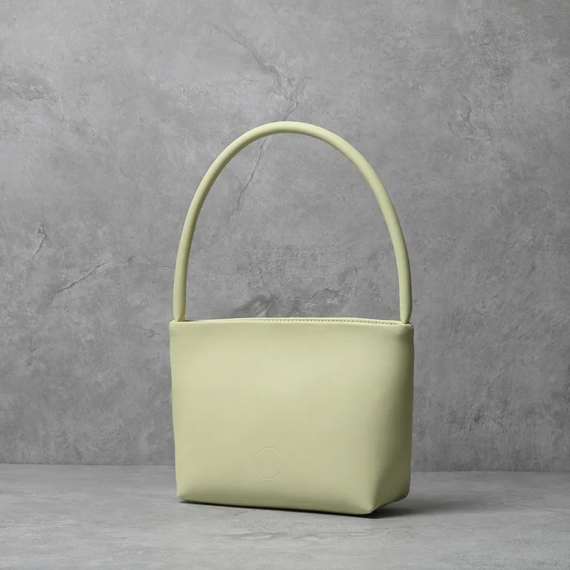 Сумка на плечо женская кожаная, однотонная саквояж в простом стиле, универсальная летняя сумочка-тоут через плечо 
Сумка на плечо женская кожаная, однотонная саквояж в простом стиле, универсальная летняя сумочка-тоут через плечо