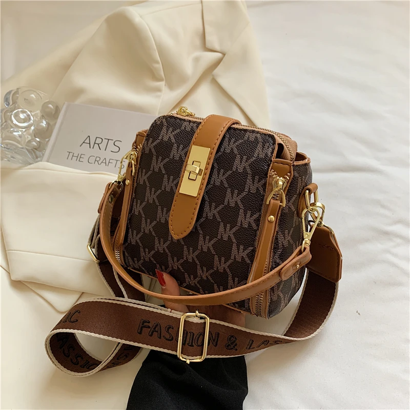 Fashion Multi-purpose Zipper Small Square Bag Women Letter Printing Shoulder Bag Crossbody Bags for Women Designer Mini Handbags
Fashion Multi-purpose Zipper Small Square Bag Women Letter Printing Shoulder Bag Crossbody Bags for Women Designer Mini Handbags