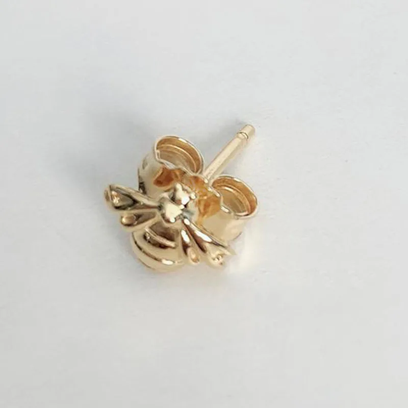 100% 925 Sterling Silver Pan Earring Beautiful Gold Love And Bee Pan Earrings For Women Wedding Gift Fashion Jewelry
100% 925 Sterling Silver Pan Earring Beautiful Gold Love And Bee Pan Earrings For Women Wedding Gift Fashion Jewelry