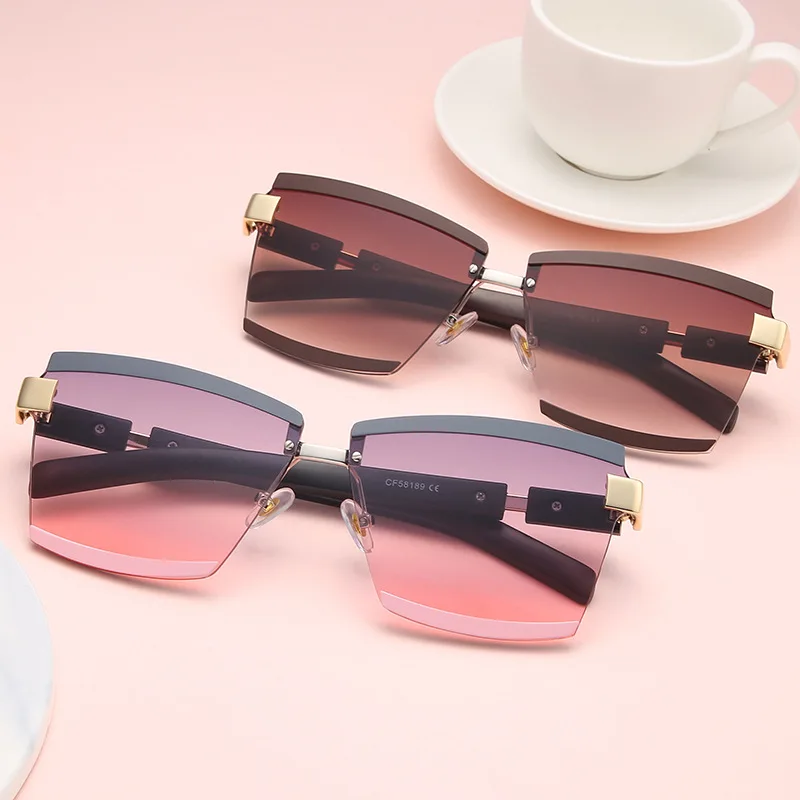 New Rimless Luxury Fashion Sunglasses Men Women Creative Vintage Glasses UV400 Square Outdoor Retro Sun Glasses
New Rimless Luxury Fashion Sunglasses Men Women Creative Vintage Glasses UV400 Square Outdoor Retro Sun Glasses
