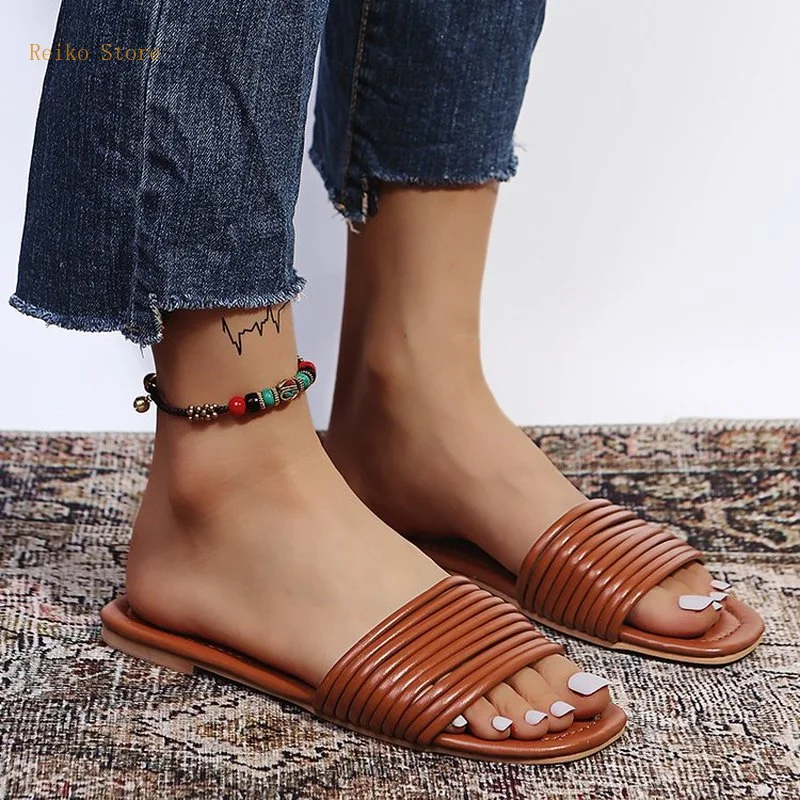 White Roman sandals and slippers women 2021 new summer women's shoes open toe retro simple thin belt large size women's slippers
White Roman sandals and slippers women 2021 new summer women's shoes open toe retro simple thin belt large size women's slippers
