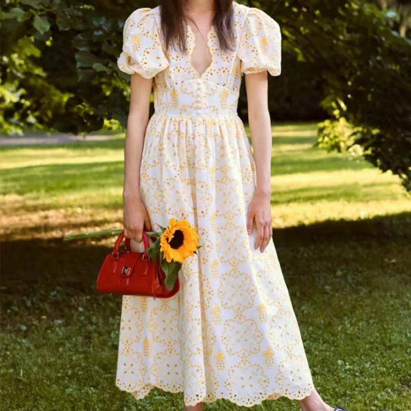 Женское хлопковое платье с рукавами-фонариками, длинное приталенное платье с V-образным вырезом и вышивкой в стиле ретро, весна-лето 2021
Женское хлопковое платье с рукавами-фонариками, длинное приталенное платье с V-образным вырезом и вышивкой в стиле ретро, весна-лето 2021