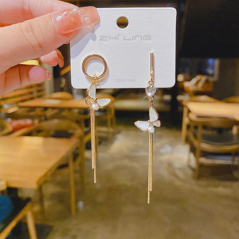 New Temperament Asymmetric Diamond Fringe Butterfly Earrings For Women Korean Fashion Earring Party Daily Wear Jewelry Gifts
New Temperament Asymmetric Diamond Fringe Butterfly Earrings For Women Korean Fashion Earring Party Daily Wear Jewelry Gifts