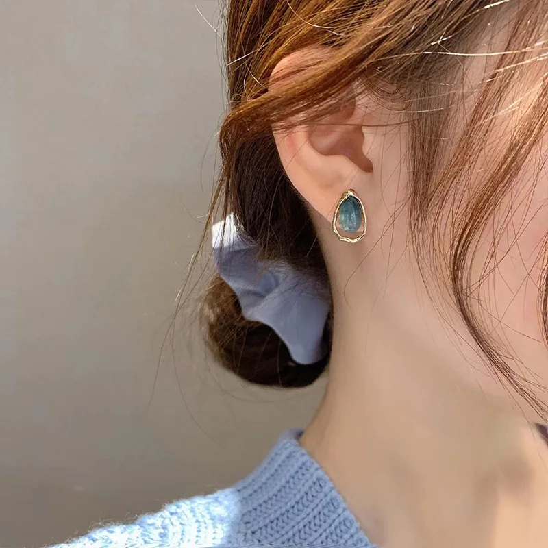 TIMEONLY Unique Design Waterdrop Blue Color Crystal Stud Earrings Hollow Metal Earring for Women Ladies Statement Accessories
TIMEONLY Unique Design Waterdrop Blue Color Crystal Stud Earrings Hollow Metal Earring for Women Ladies Statement Accessories