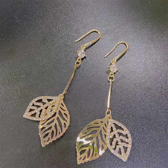 Full Diamond Leaf Tassel Earrings Female Temperament Personality Earrings High-End Ear Hook Earrings
Full Diamond Leaf Tassel Earrings Female Temperament Personality Earrings High-End Ear Hook Earrings