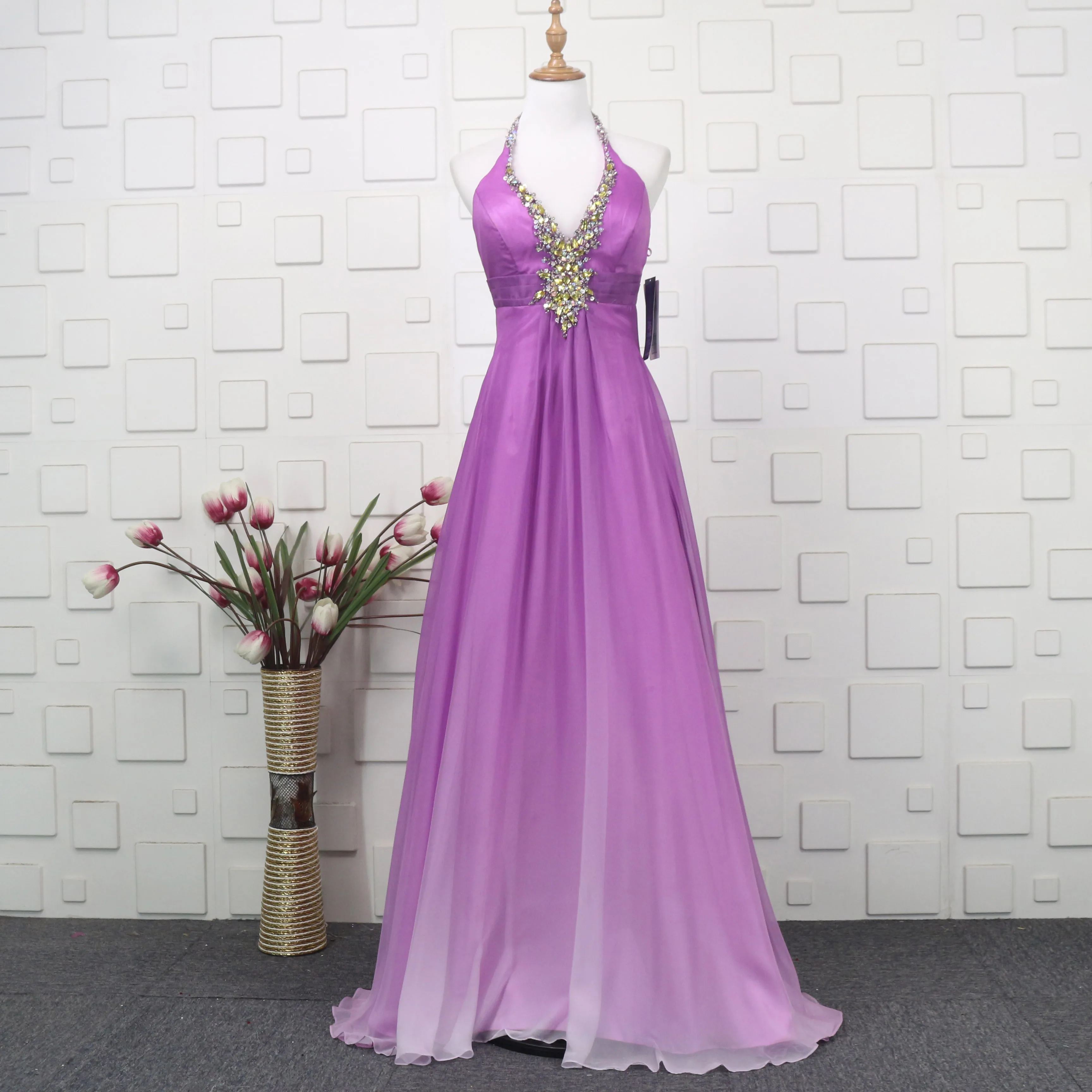 2021 Backless Evening Dress A Line Beads Crystal V Neck Straps Chiffon Floor Length Formal Evening Gown for Women
2021 Backless Evening Dress A Line Beads Crystal V Neck Straps Chiffon Floor Length Formal Evening Gown for Women