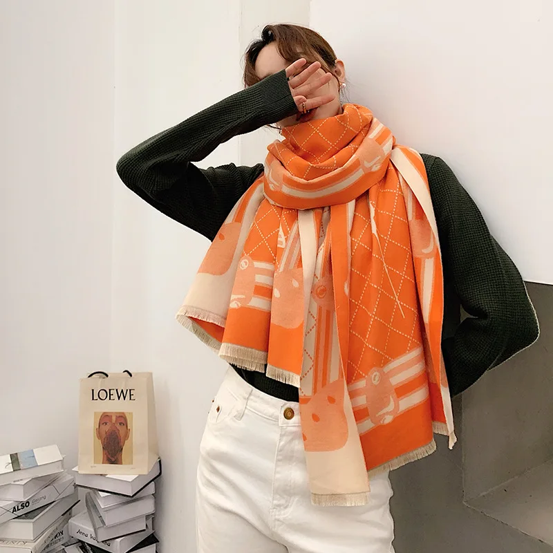 2020 New winter lattice Print wool Beach towel Women's fashion thick cashmere Shawls Popular in autumn keep warm tassels Scarf
2020 New winter lattice Print wool Beach towel Women's fashion thick cashmere Shawls Popular in autumn keep warm tassels Scarf