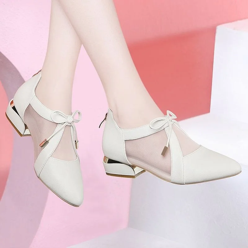 2021 Flat Lace Shoes Women Sexy Pointed Toe Flats Black Women Bright Shoes Slip on Ladies Loafers Spring Women Hollow Out Flats
2021 Flat Lace Shoes Women Sexy Pointed Toe Flats Black Women Bright Shoes Slip on Ladies Loafers Spring Women Hollow Out Flats