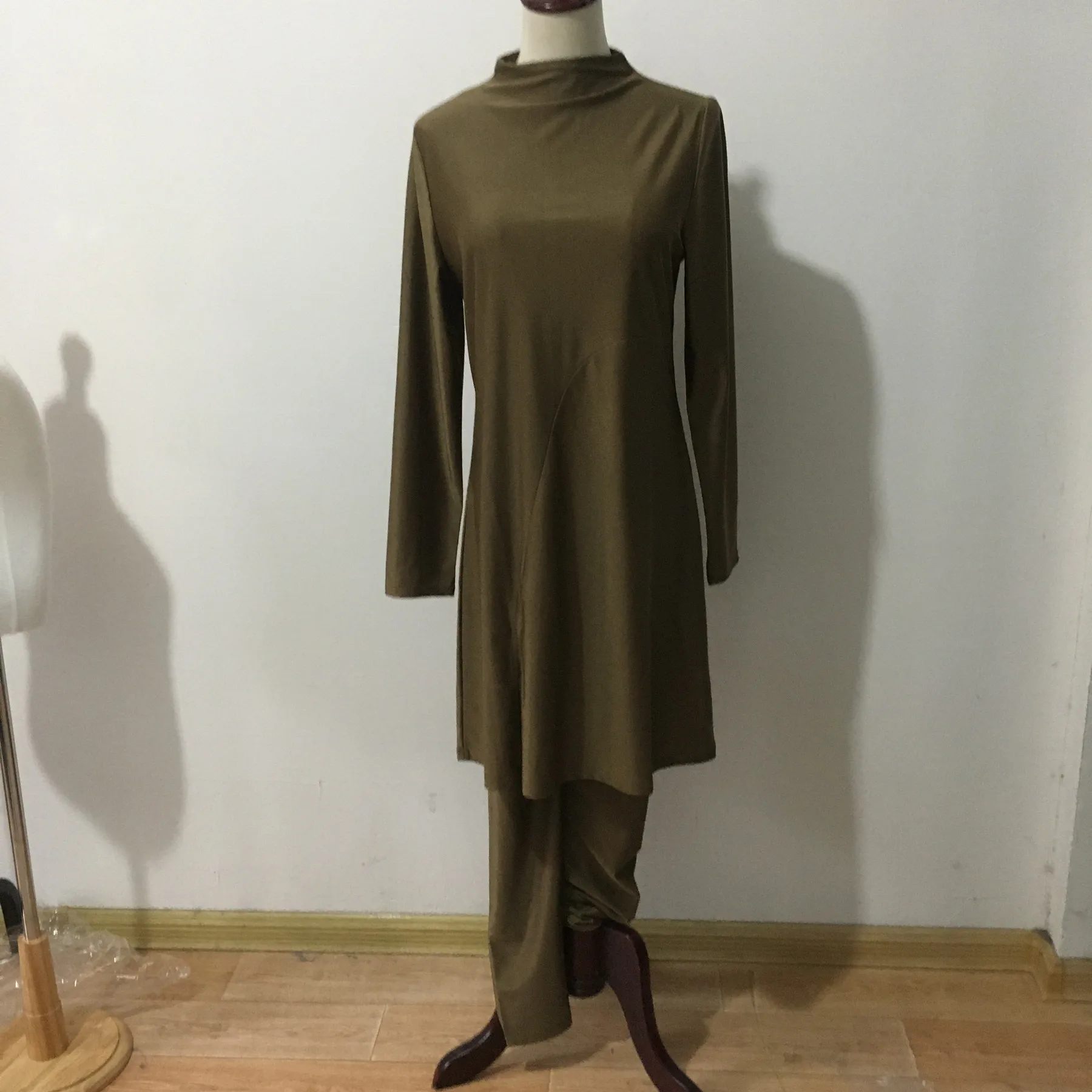 Muslim Swimwear Women Solid Color Full Sleeve Side Slit Swimsuit 2pcs Islamic Burkinis Female Bathing Suit Two Piece Sets Y1205
Muslim Swimwear Women Solid Color Full Sleeve Side Slit Swimsuit 2pcs Islamic Burkinis Female Bathing Suit Two Piece Sets Y1205
