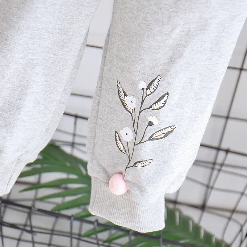 Casual Baby Girl Outfit Flower Applique Long Sleeve Pullover and Sporty Pants Toddler Girl Set
Casual Baby Girl Outfit Flower Applique Long Sleeve Pullover and Sporty Pants Toddler Girl Set
